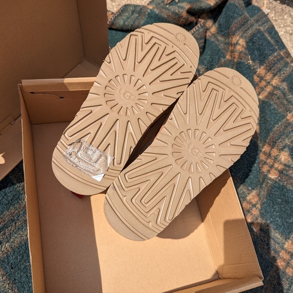 UGG neumel zip boots - Picture 5 of 5